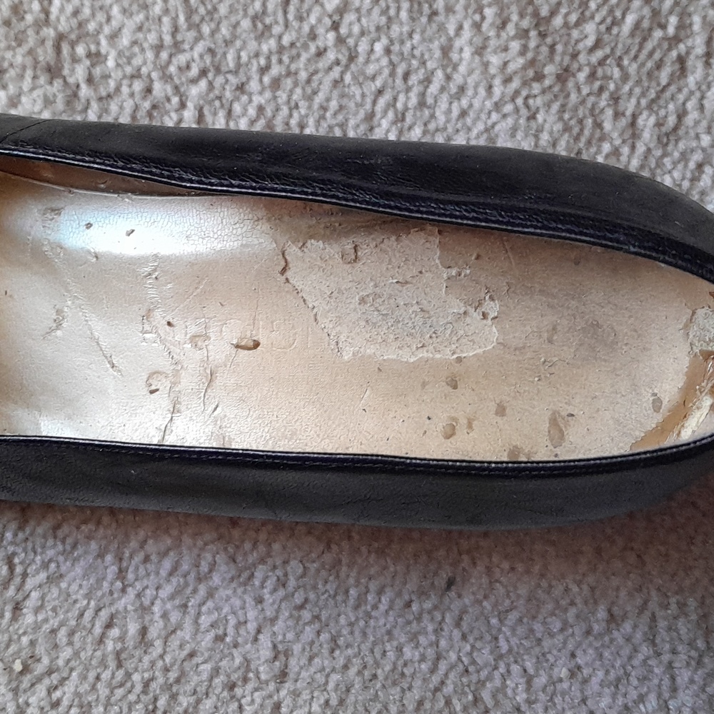 Vintage Enzo Angioloni Destressed Pumps - Picture 8 of 10